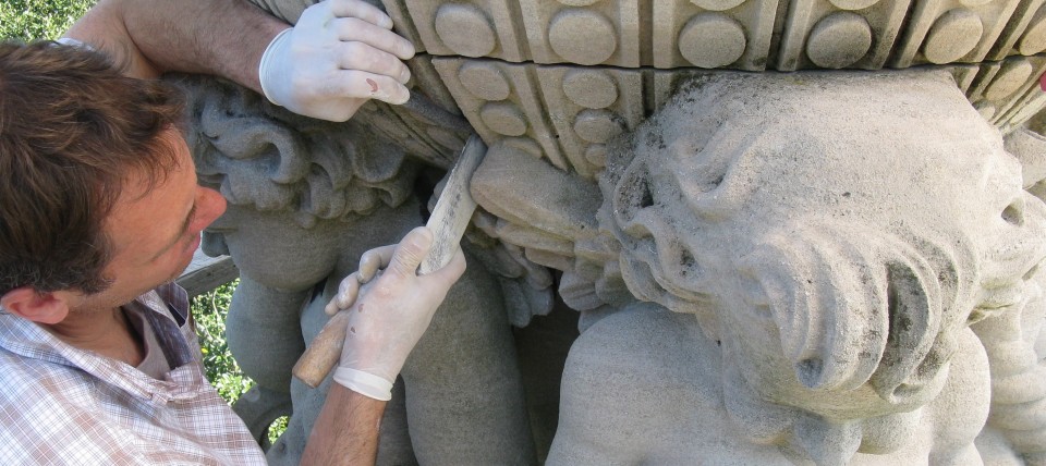 0.6 Gordon Monument, Savannah, GA. Pointing the monument.