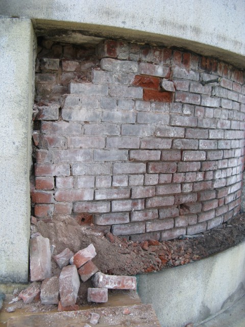 2.5.9 Failed mortar in brick core of historic monument.