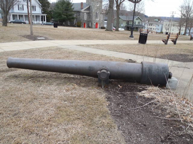 3.1.13 30lb Parrott Rifle, #32, 1861, Derby CT. Overview of the 4,200 pound iron cannon cast at West Point Foundry, NY.