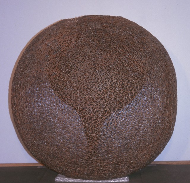 6.3.3 Untitled, Michael Malpass, 1975-1978, private collection. Overview of the steel sculpture of four, continuous, enveloping spheres.