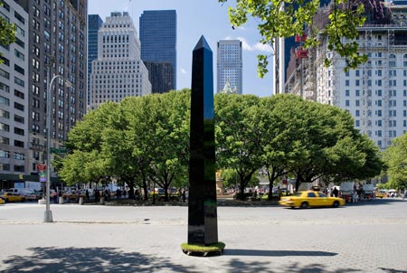 6.3.8 Obelisco Transportable, Damian Ortega, 2005. Fiberglass, metal, rubber, paint.