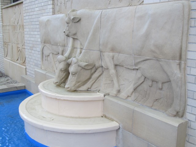 6.4.6 History of Dairying, Cow Fountain, Christian Petersen, 1936, University Museums, Iowa State University, Ames.  Proper left overview of cow fountain.