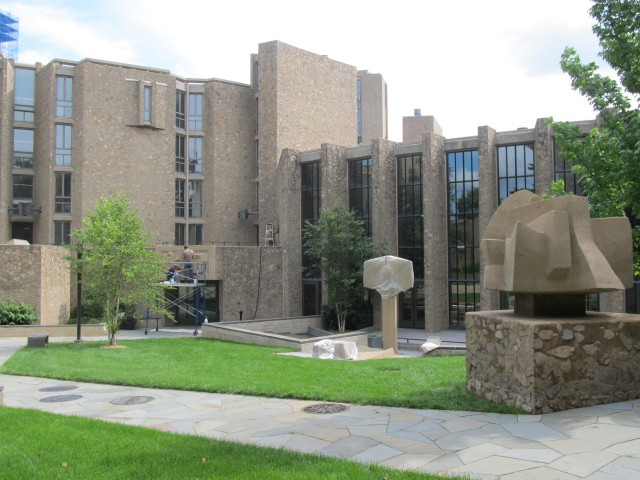 9.1.4 Costantino Nivola, 1962, Stiles College, Yale University.  Sculptures in Saarinen courtyard during treatment.