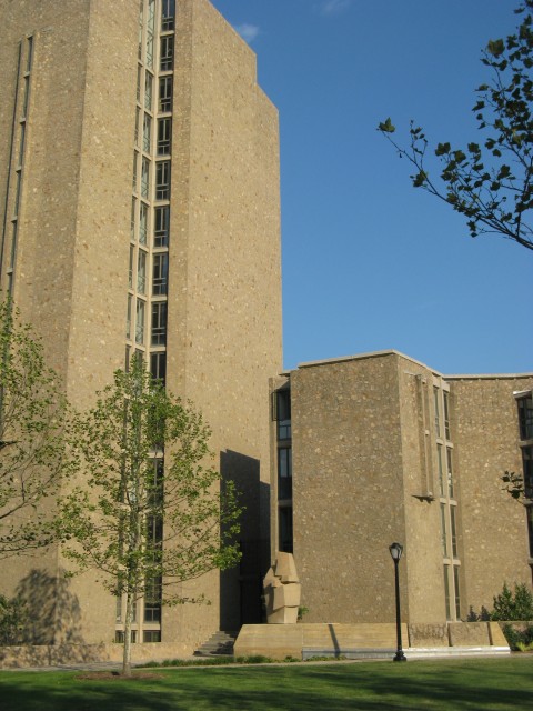 9.1.5 Costantino Nivola, 1962, Morse College, Yale University. Site specific sculpture with Eero Saarinen architecture.
