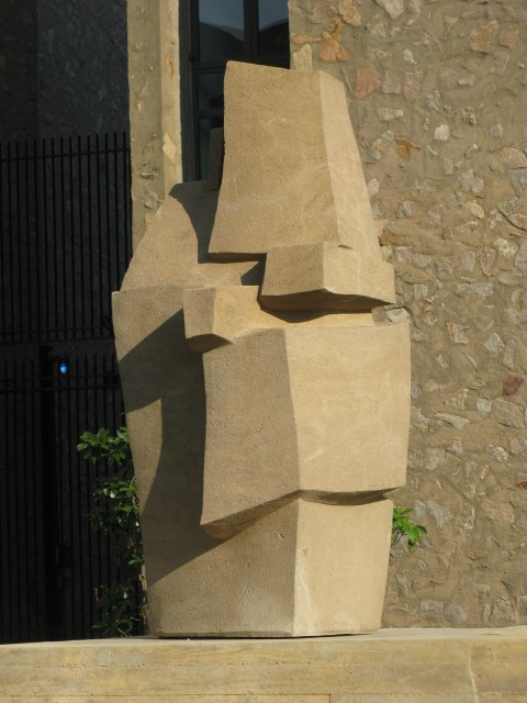 9.1.6 Contantino Nivola, 1962, Morse College, Yale University. Site specific sculpture with Eero Saarinen architecture.