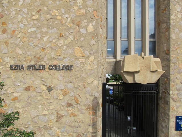 9.1.7 Costantino Nivola, 1962, Stiles College, Yale University. Site specific sculpture with Eero Saarinen architecture.