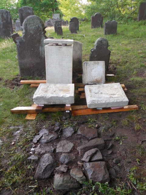 9.8.9 General James Wadsworth Family, 1817. Disassembly for consolidation and foundation.