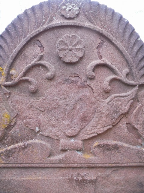 9.15.13 Colonial gravestone, Old North Buying Ground, Middlefield.  Detail of carving loss. doe to delamination of the stone.